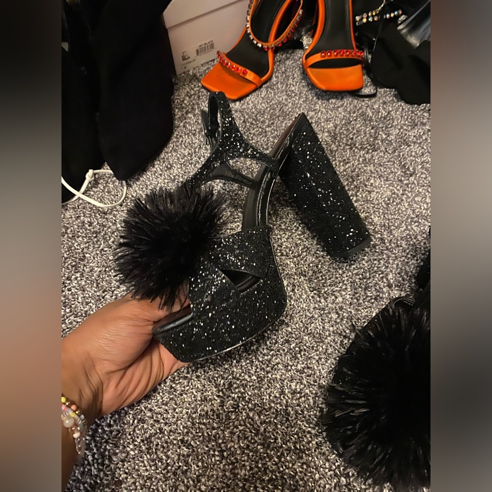 Cute New Michael Kors comfy Pom Pom chunk heels. Size 7.5 - Picture 2 of 4